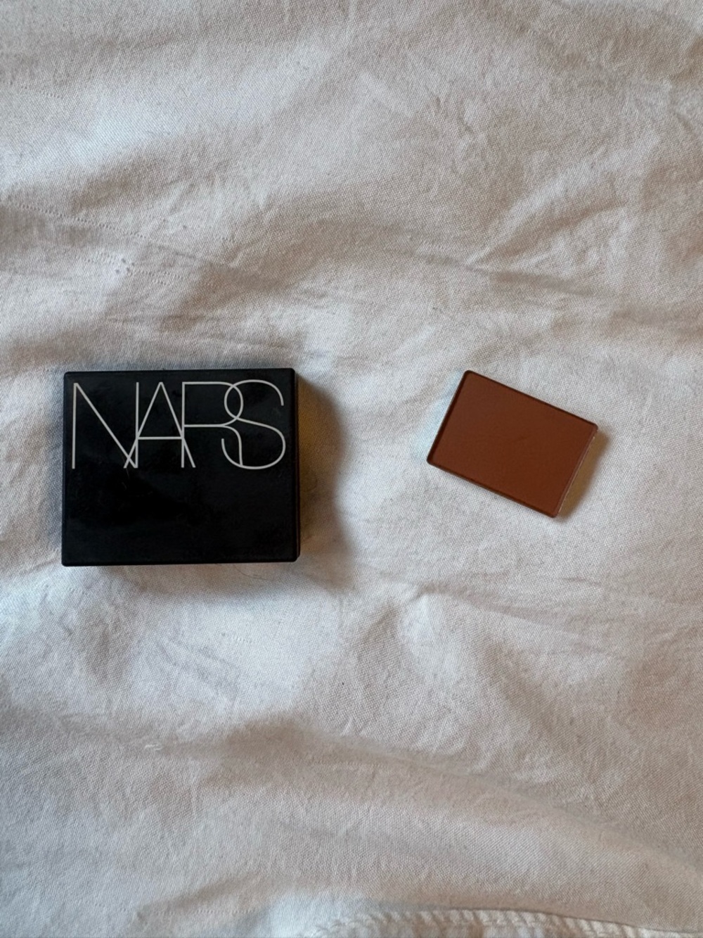 NARS single eyeshadow in Nouméa
